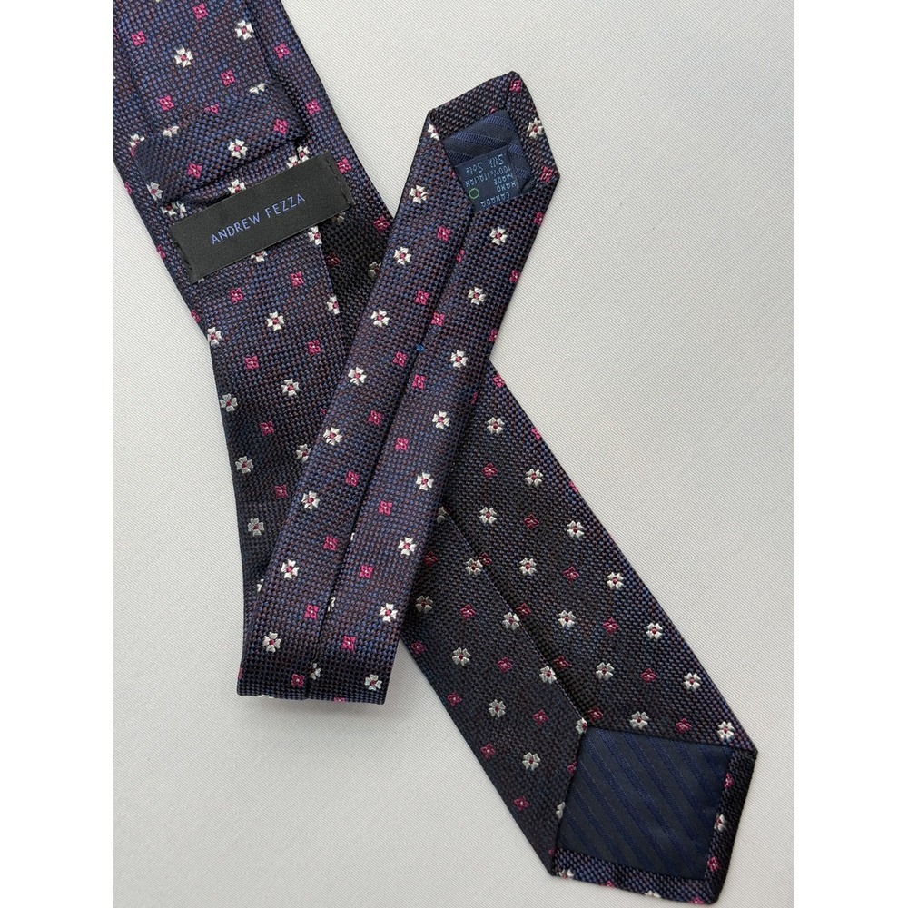 Andrew Fezza Blue Pink White Purple Textured Silk Tie W-2.75" L-57.25"‎ Approx